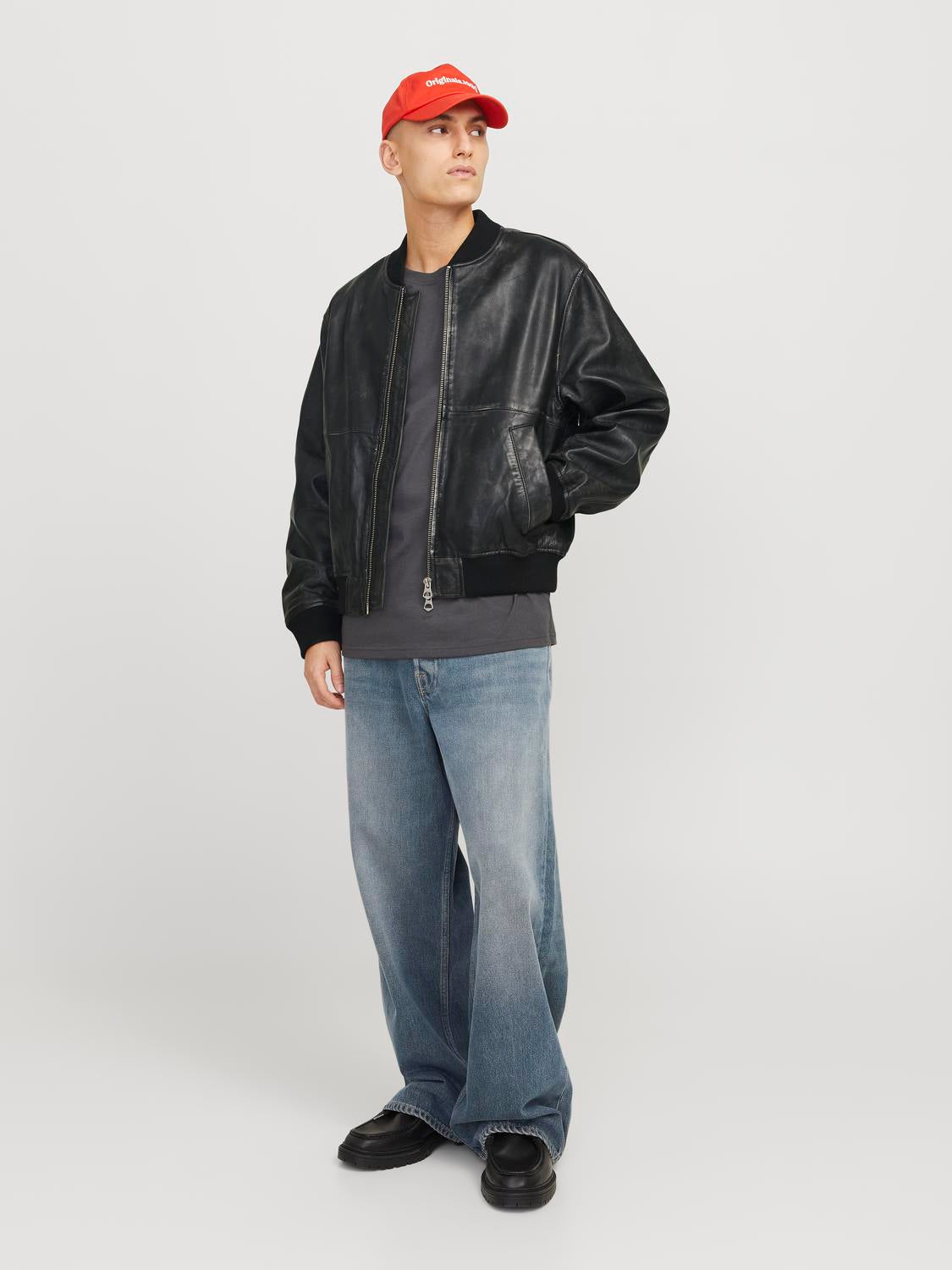 model_shot-front_full